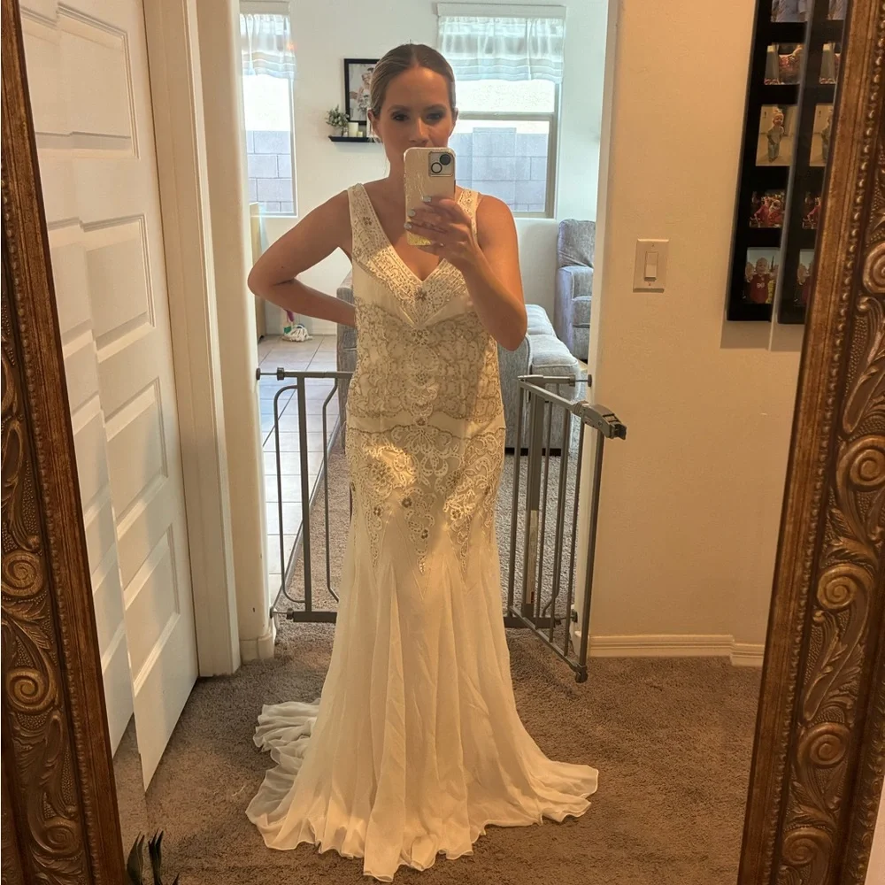 Sue Wong nocturne Ivory Beaded Lace V-Neck Wedding Gown - Picture 9 of 17